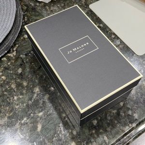 Jo malone gift wrap set